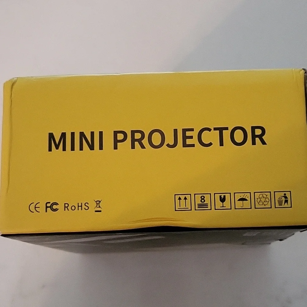 LED Source Mini Projector - Picture 2 of 5